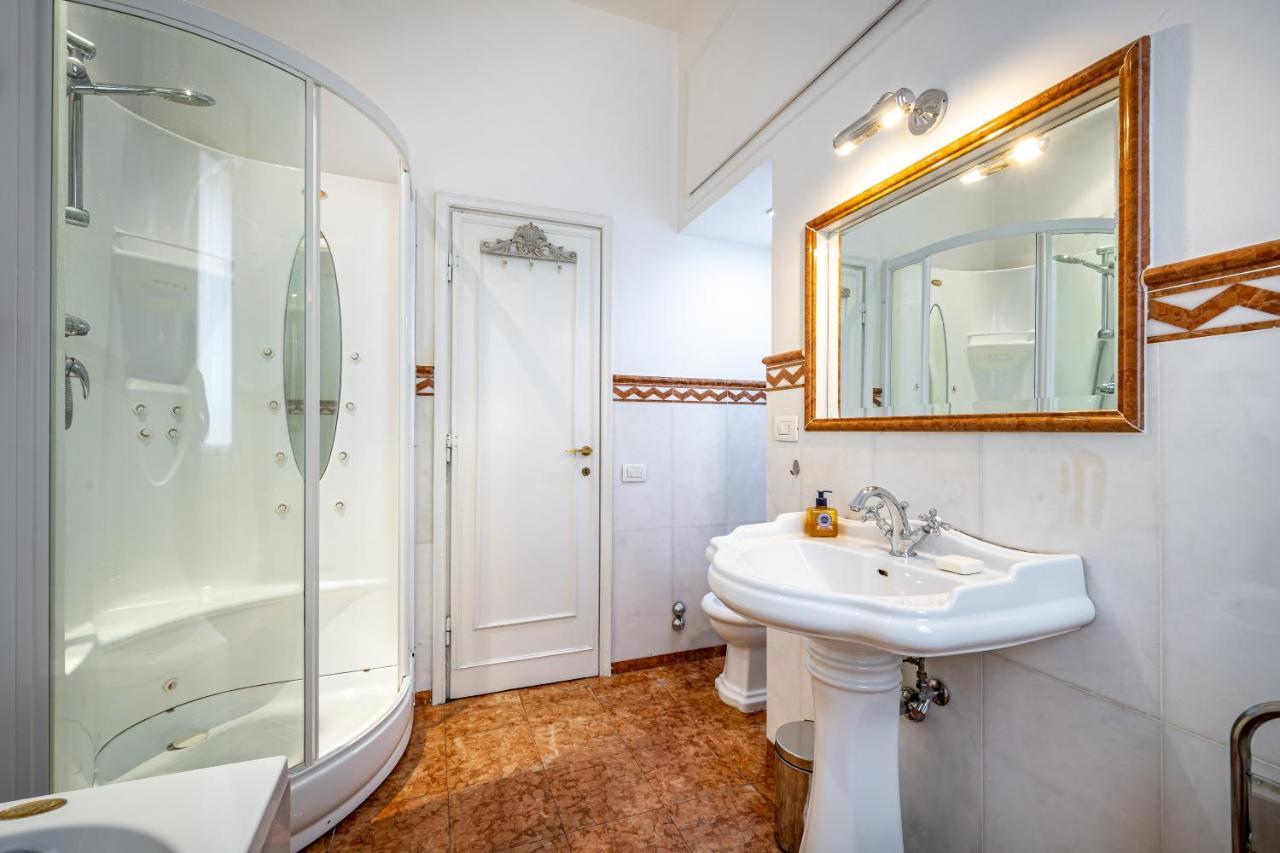 Yid D'Azeglio Luxury Apartment With Parking Florence Buitenkant foto