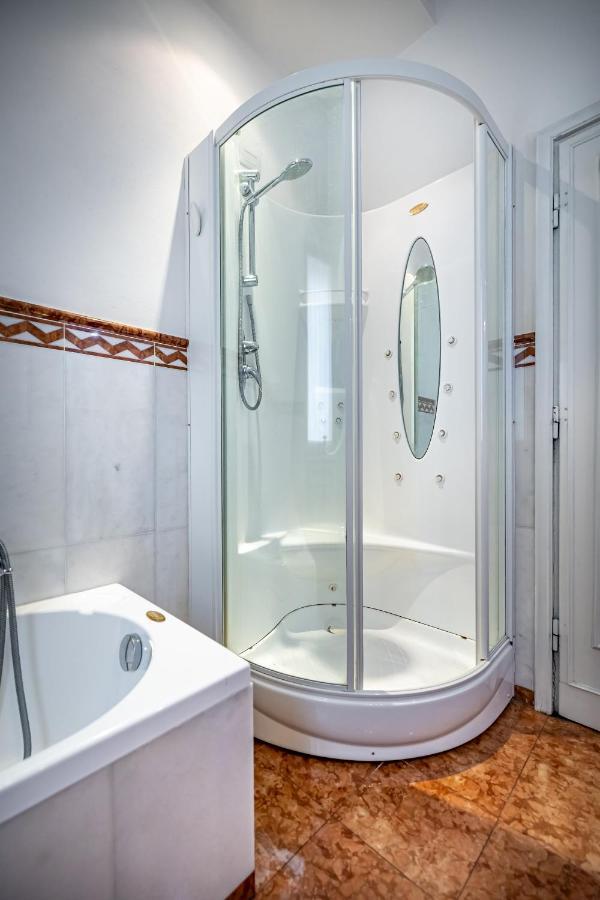 Yid D'Azeglio Luxury Apartment With Parking Florence Buitenkant foto